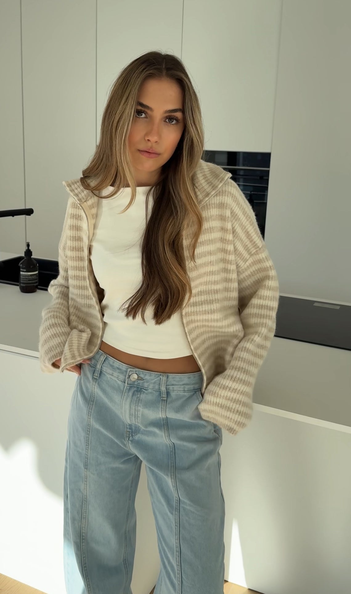 CÁRDIGAN DE PUNTO CON CREMALLERA A RAYAS