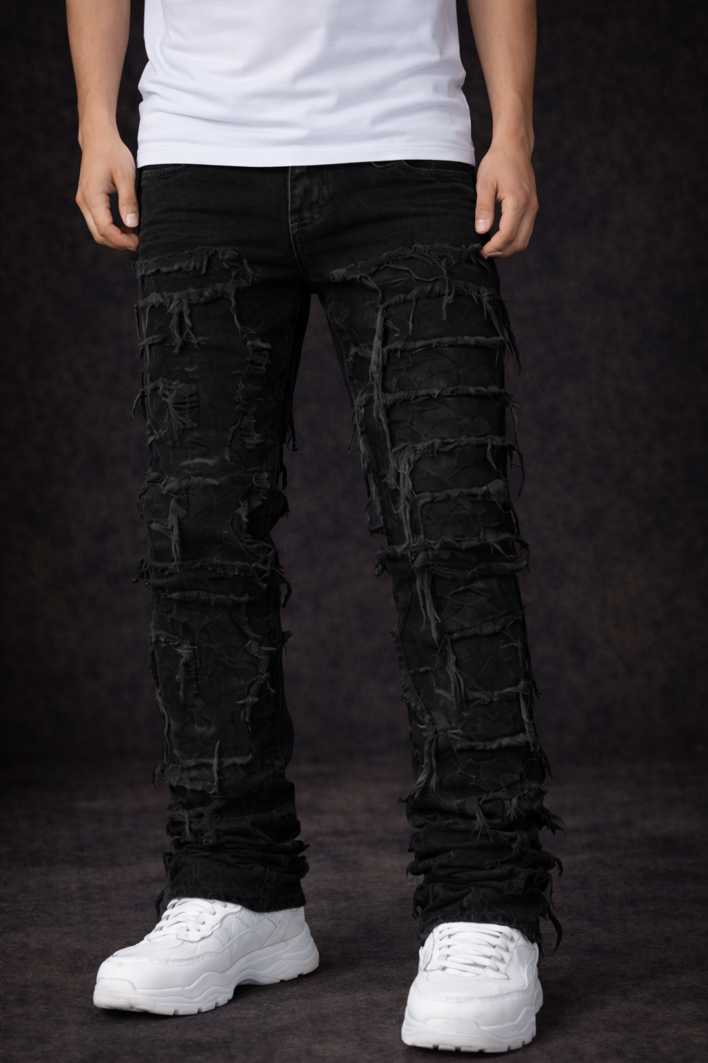 Pantalones desgastados y destruidos con parches