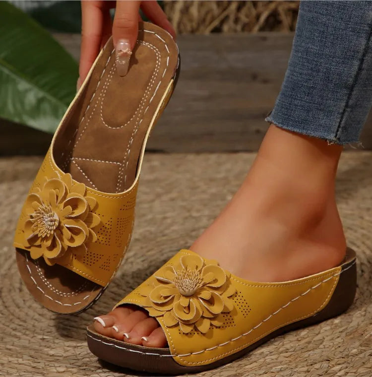 Sandalias de cuña a la moda