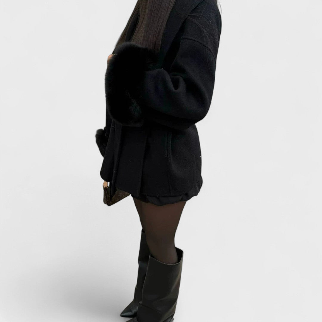 Abrigo Corto con Puños de Pelo